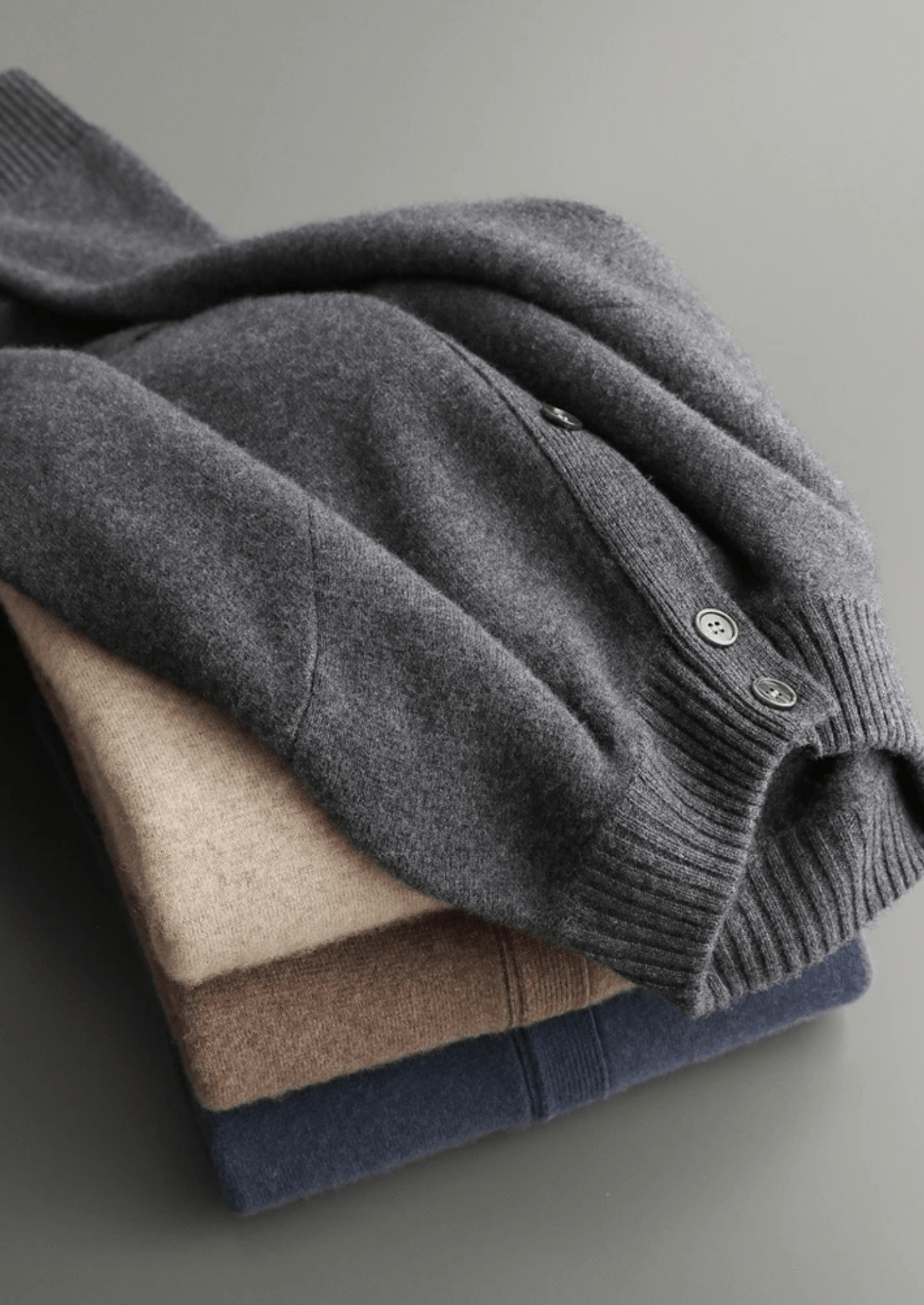 PREMIUM CASHMERE BUTTON CARDIGAN - Derada