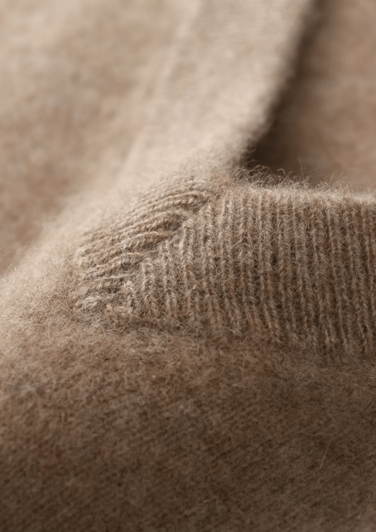 PURE EXTRA - FINE MERINO WOOL V - NECK VEST - Derada