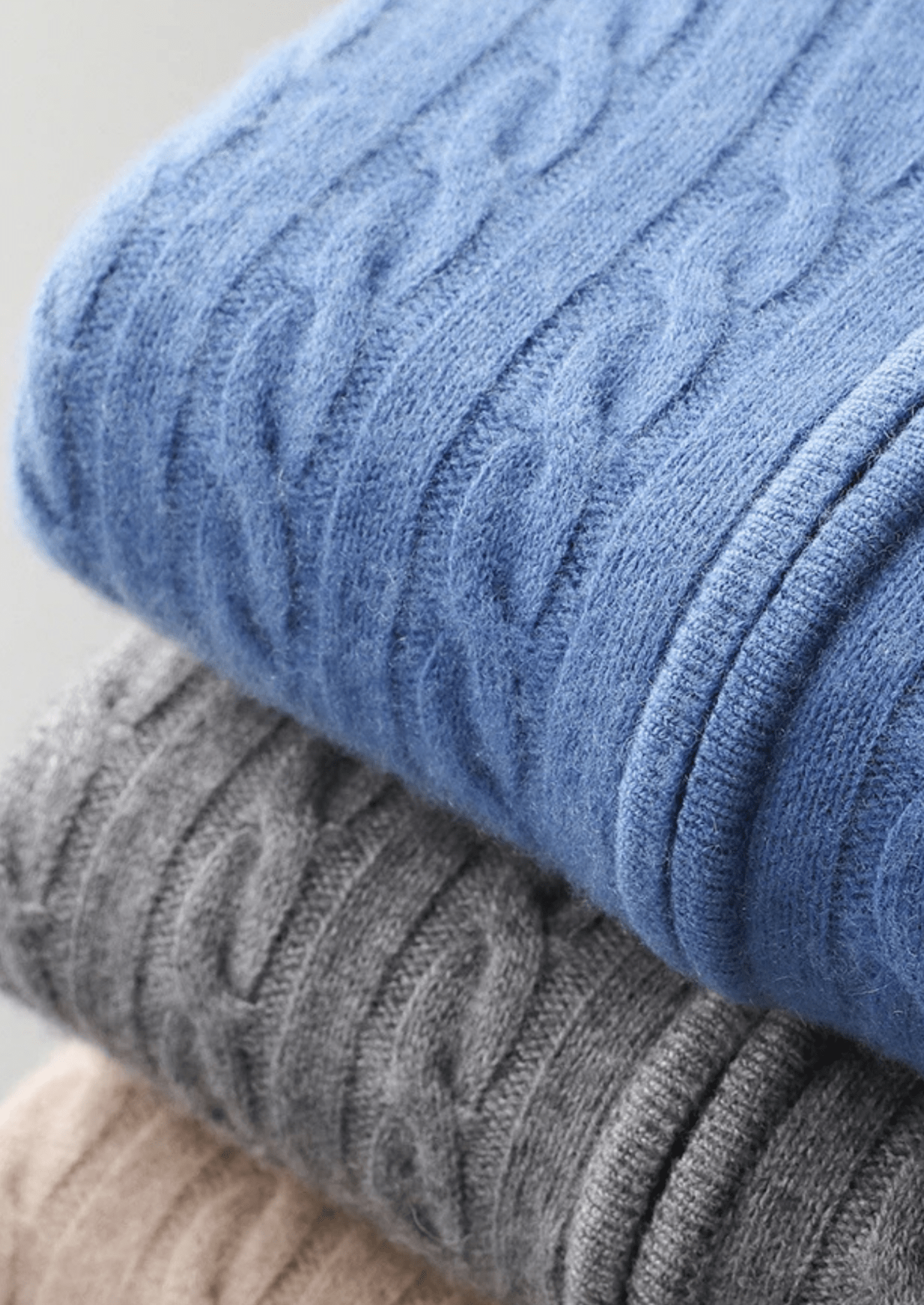 PREMIUM CASHMERE CABLE KNIT ZIPPER HOODIE - Derada