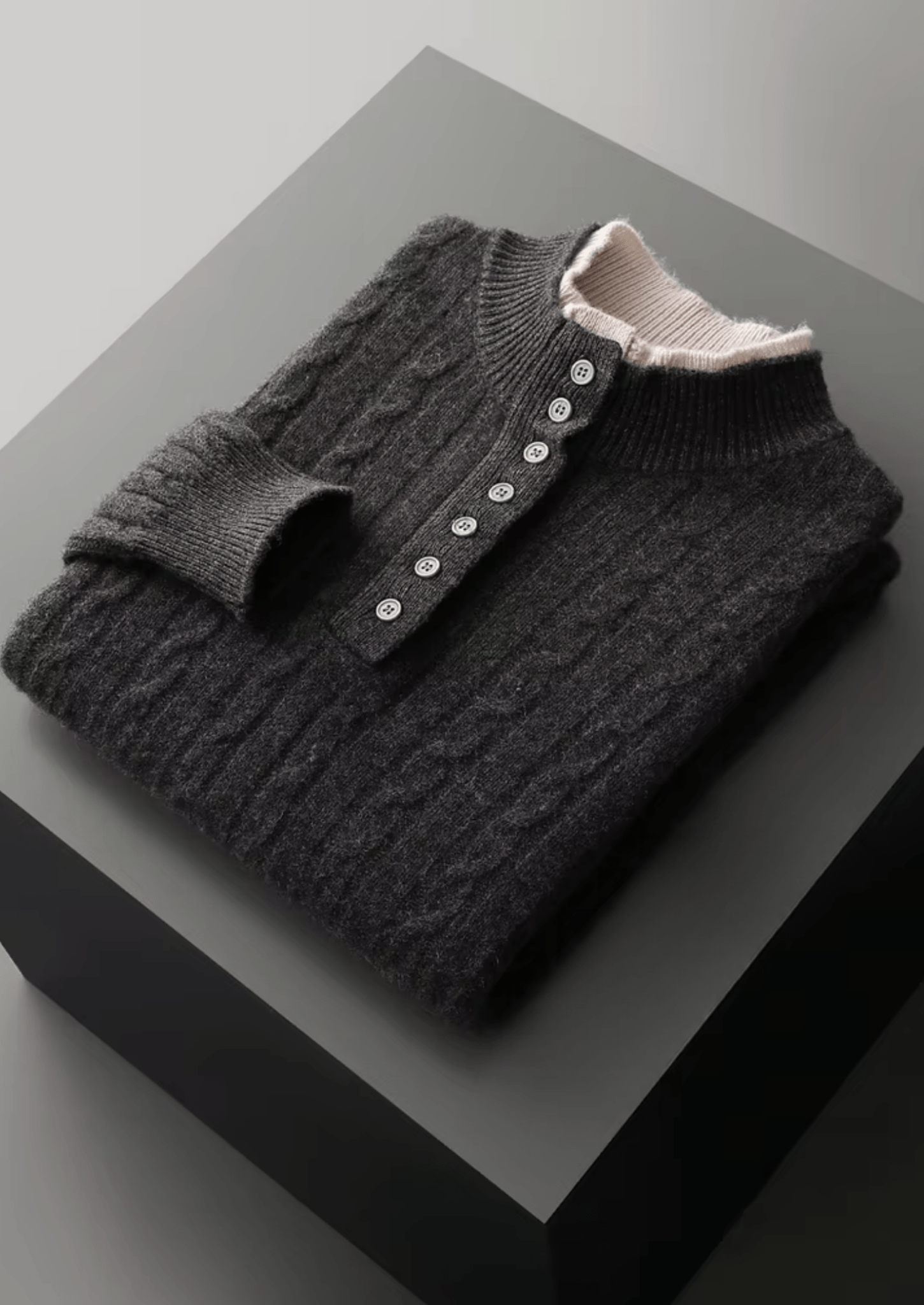 PURE EXTRA - FINE MERINO WOOL CABLE KNIT HENLEY SWEATER - Derada